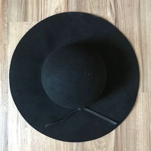 Black Felt Hat: Old Navy